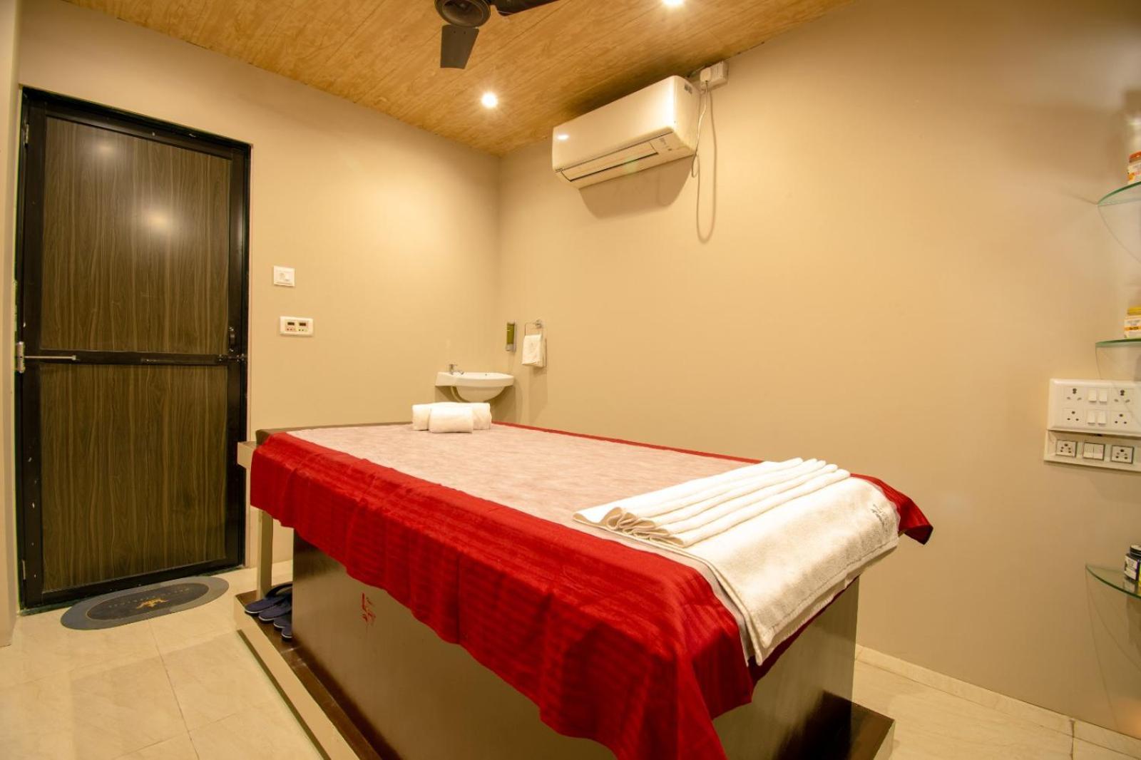 Flora Ecostay Resort And Spa Lonavla Exterior foto